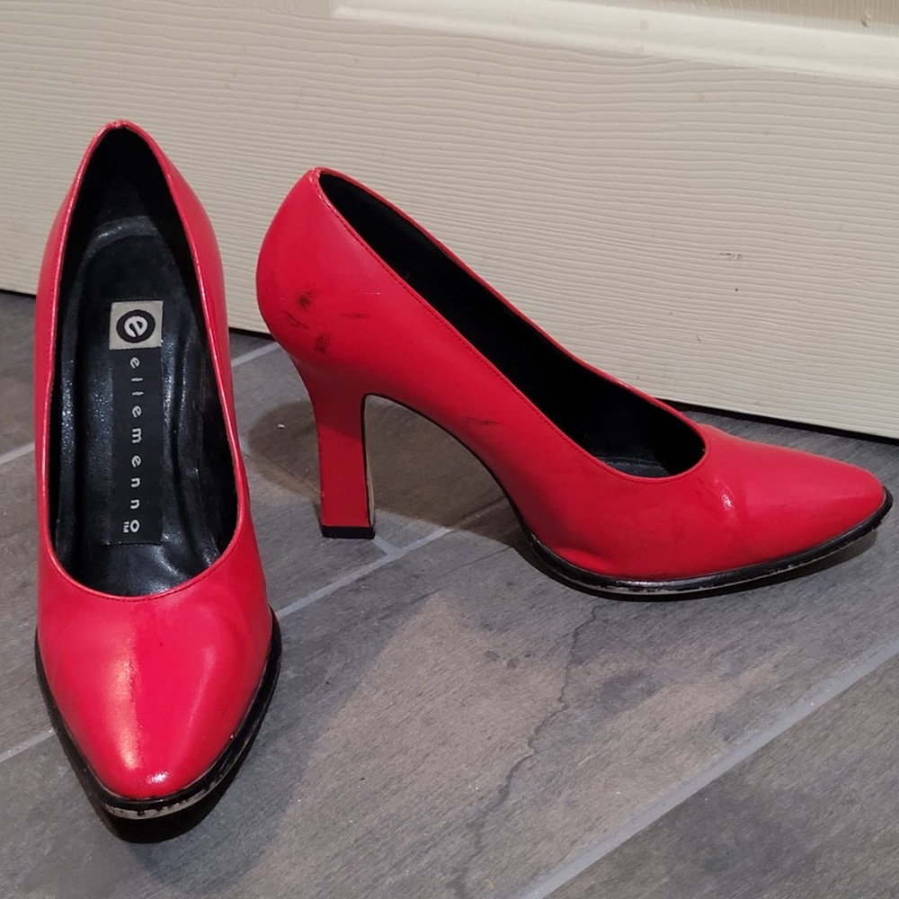 Red heels - Picture 2 of 3